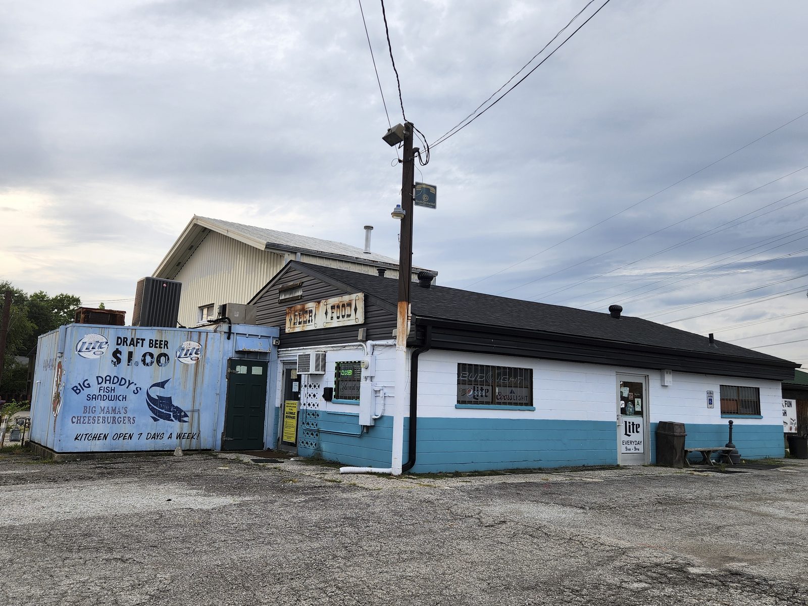 4123 Flintlock Dr, Louisville — vacant restaurant and tavern